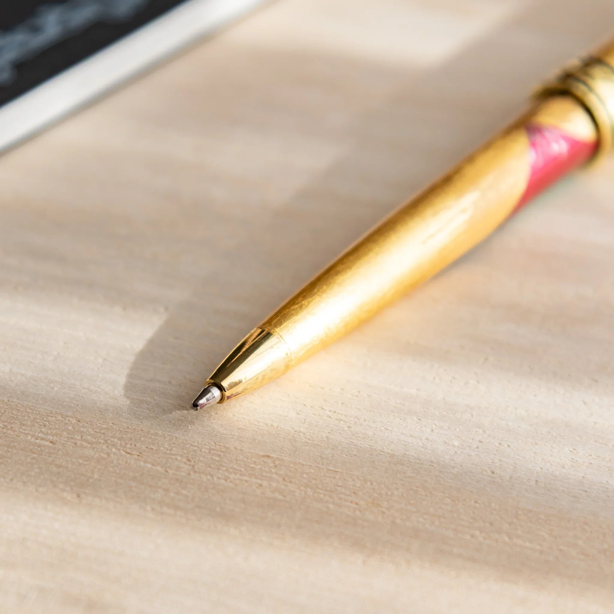 Mt. Fuji gold leaf ballpoint pen at angle displaying barrel decoration pattern displayed clearly composition