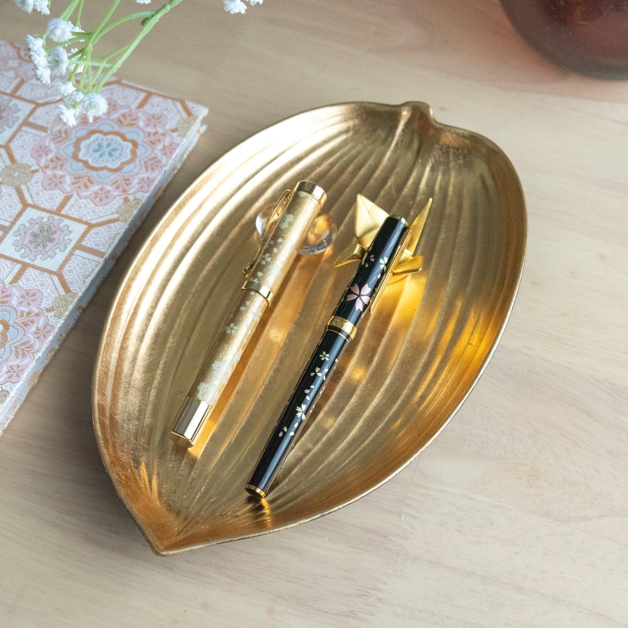 hand-made Echizen lacquer tray with green glaze bamboo leaves and precious gold foil inlay, refined for organizing writ