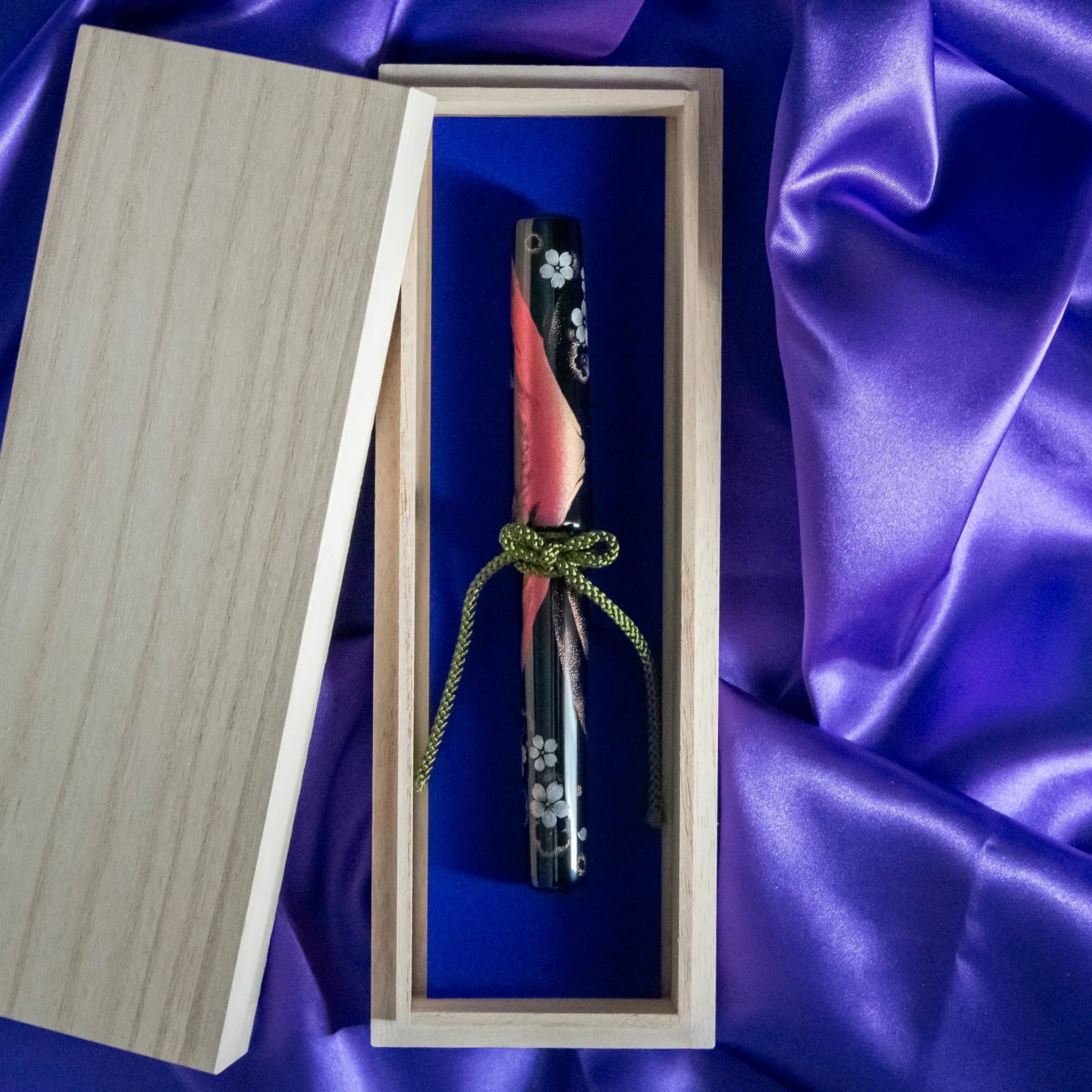 Chinkin Sakura and Fuji Echizen lacquered fountain pen in wooden gift box showing product quality and design details