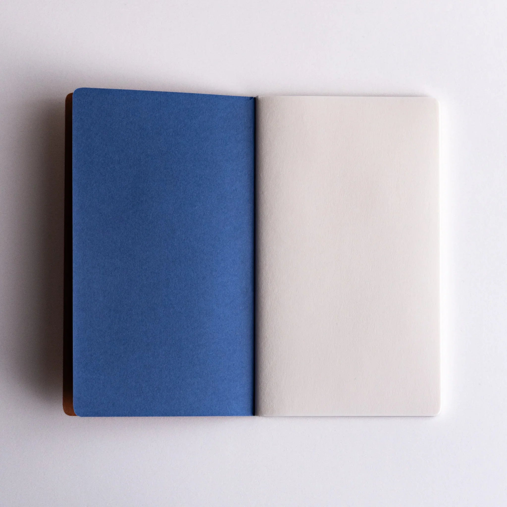 Three-notebook set with pen showing ready-to-use complete presentation showing product quality and design details