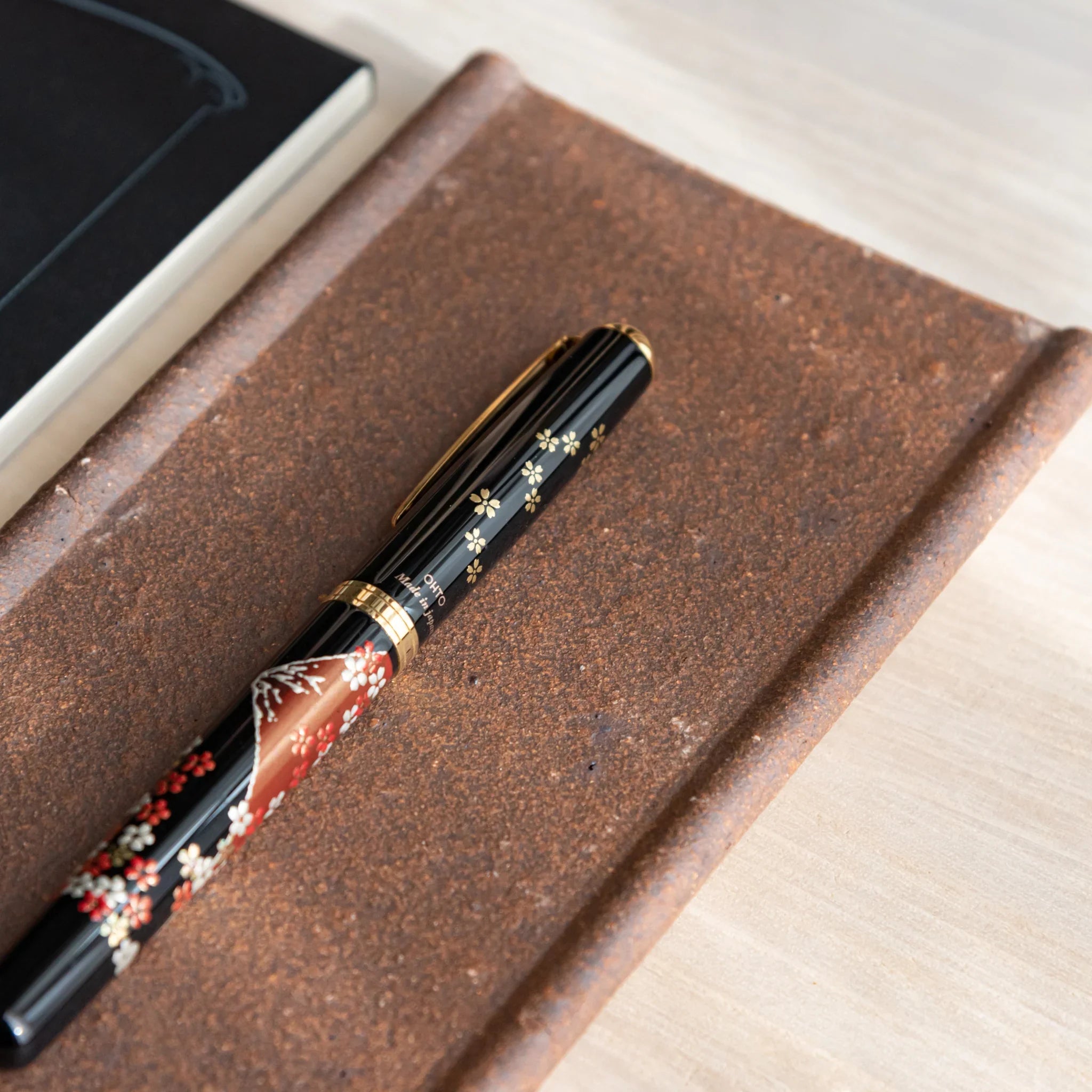 Echizen Kawara yakishime clay ceramic pen tray with four slots shown in composition detail shown in detail