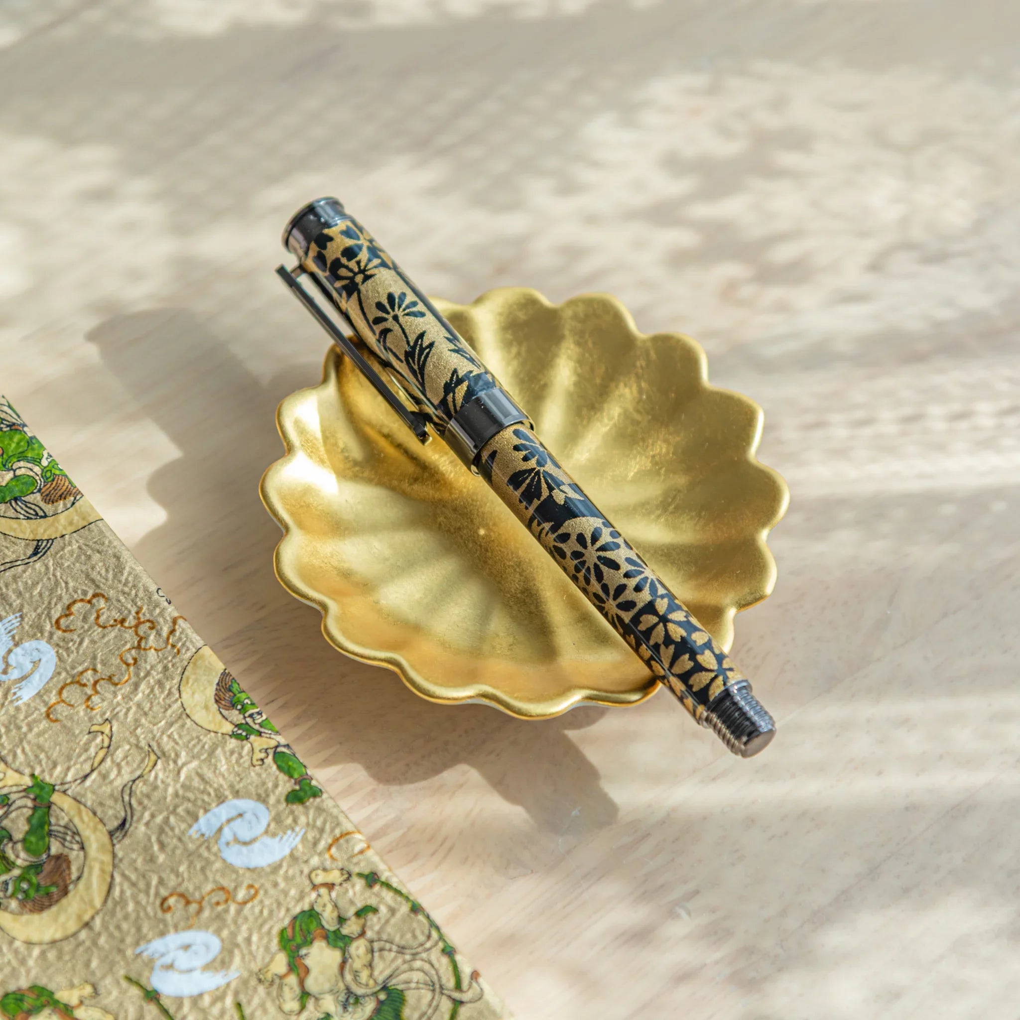 Gold leaf chrysanthemum pen holder front view with ornate kiku pattern and gold foil accents, Japanese lacquer finish