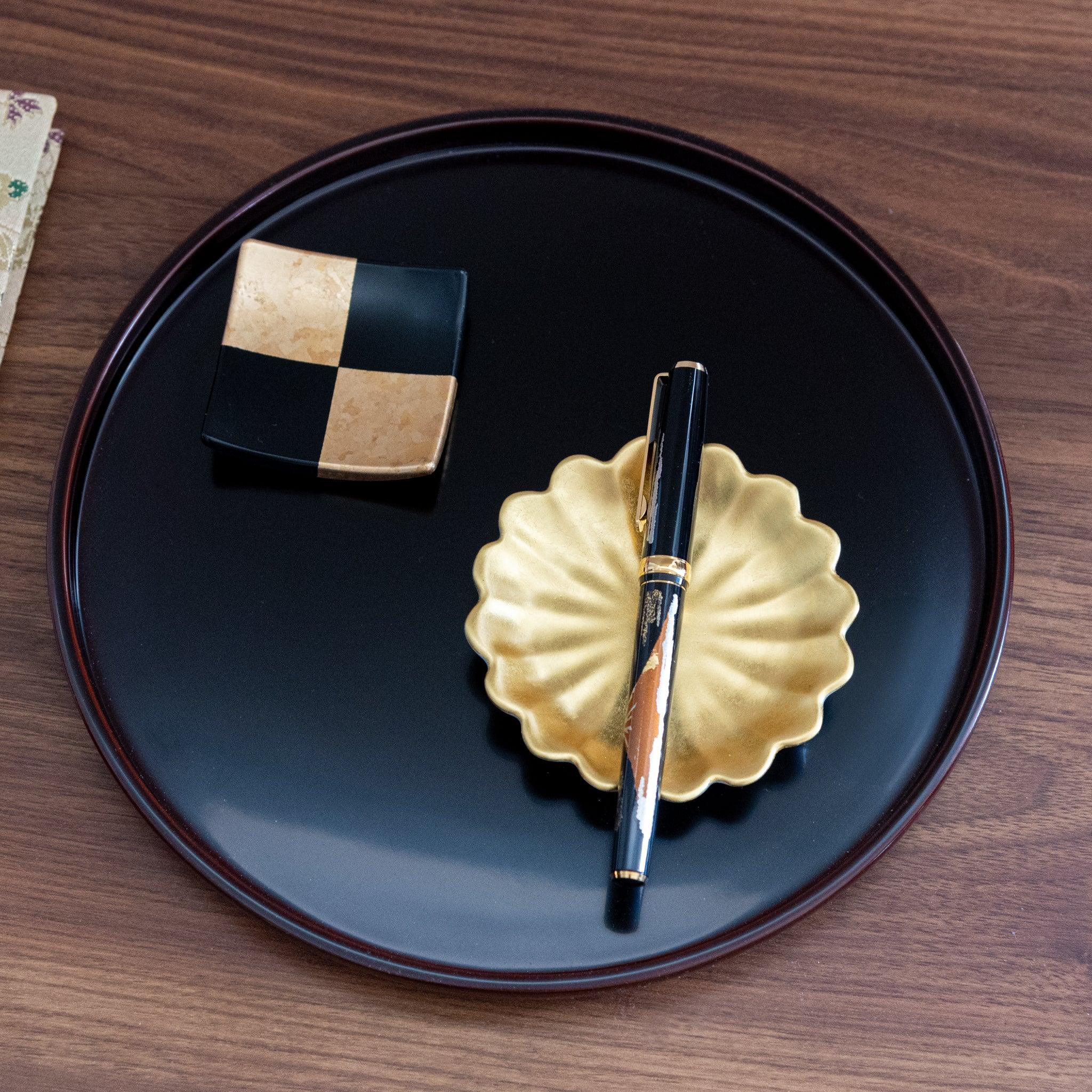 Gold leaf chrysanthemum pen holder side view with chrysanthemum motif in gold, Japanese lacquer pen organizer design