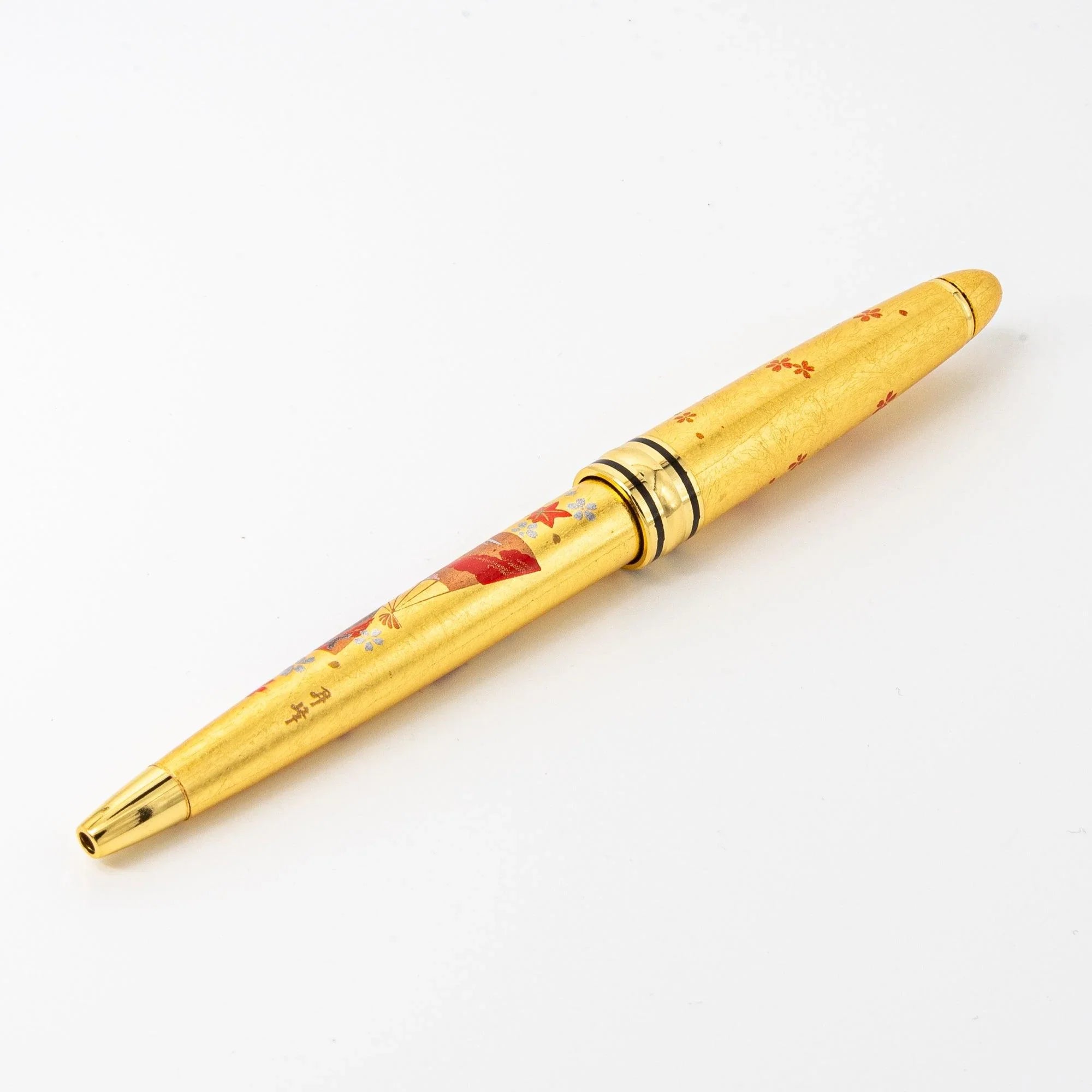 Barrel view Gold Leaf Japanese Fan Makie ballpoint with black lacquer and intricate gold fan design detail