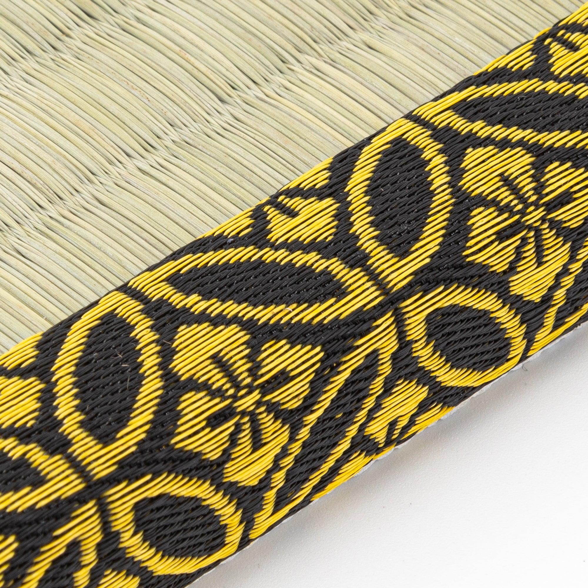 Side view of straw weave pen tray with ornamental gold shippo border trim detail clearly visible area