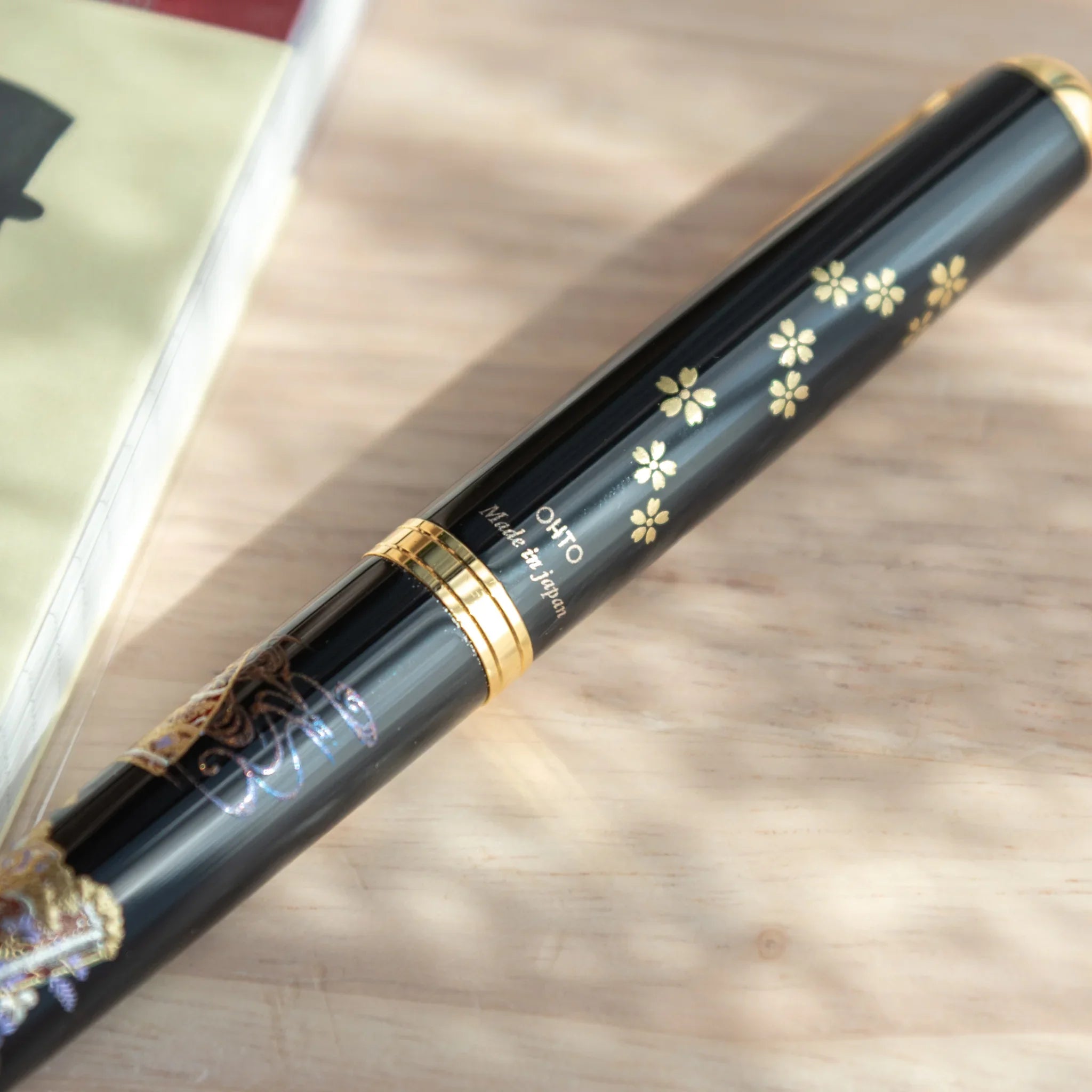 Yamanaka lacquer fountain pen displays hand-painted Kyoto-inspired lacquer craft finish hand-made, Japan lacquer pen