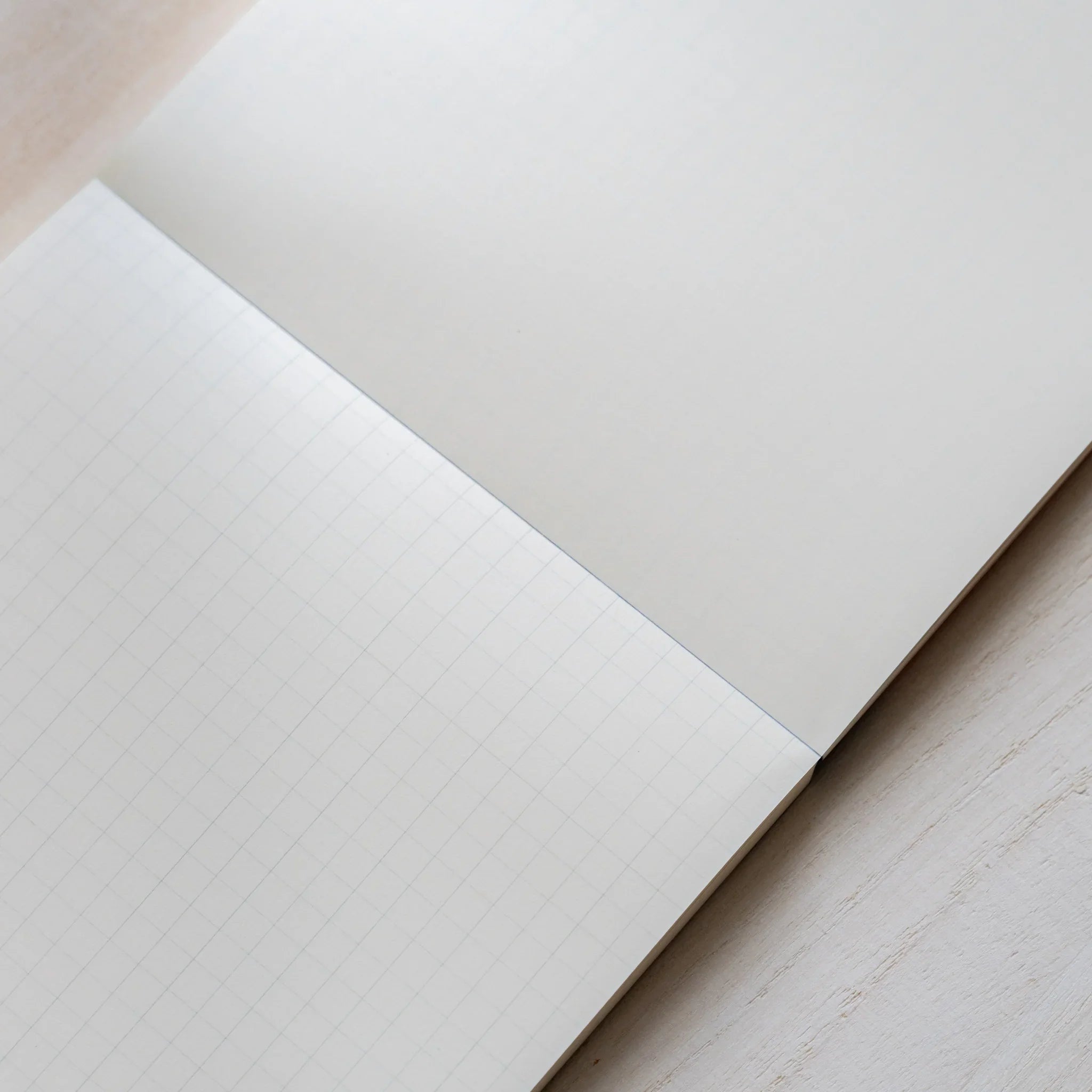Life Noble B6 memo pad with cover art, product shot demonstrating paper quality                               