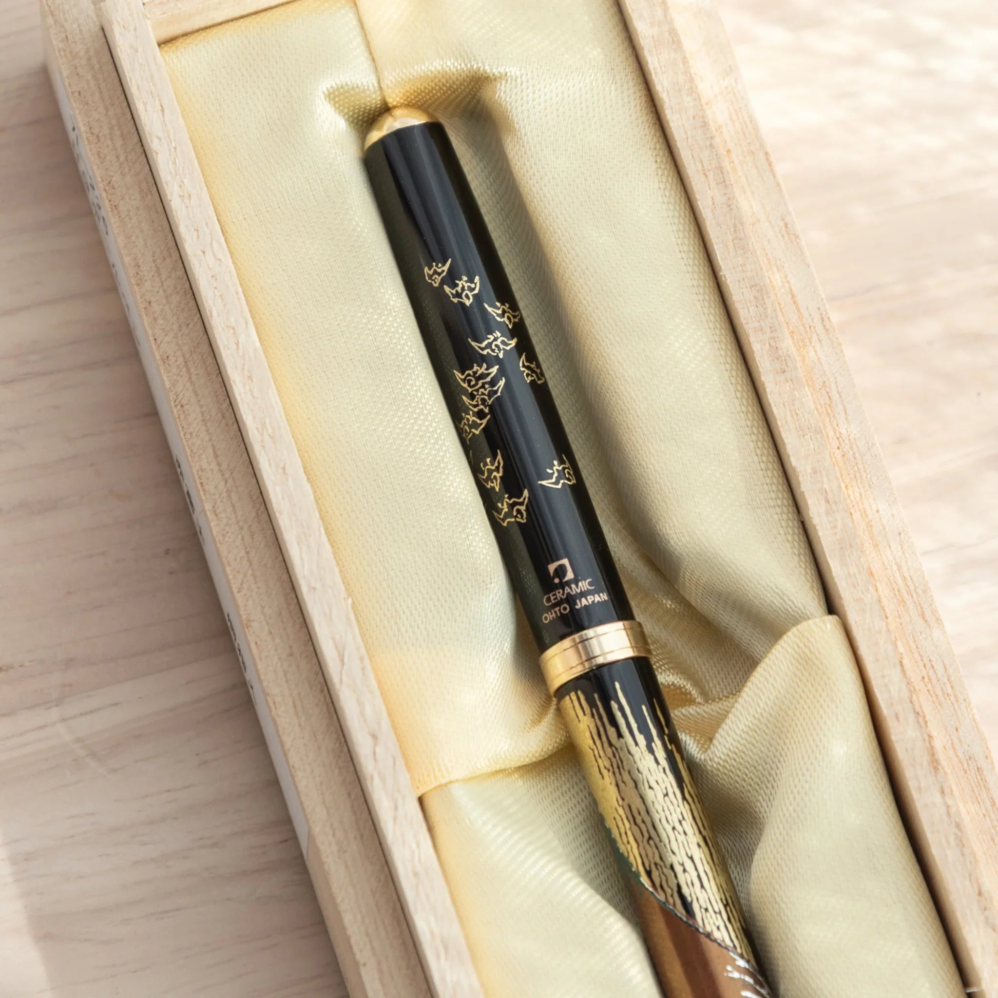 Hand-finished Yamanaka ballpoint pen features red Mount Fuji in scenic landscape artistic style for writing