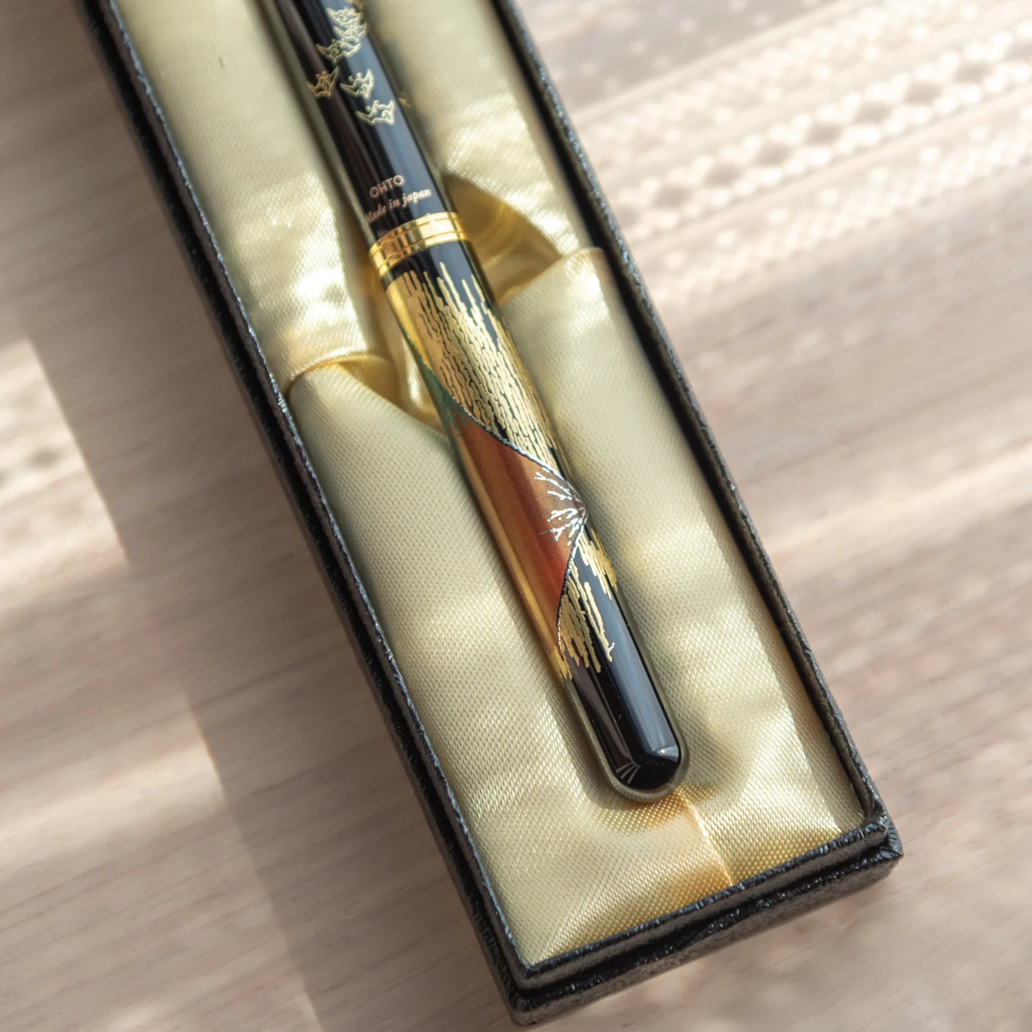 Red Fuji Yamanaka Fountain Pen, image 9: color or material variant display shown presenting visual clarity