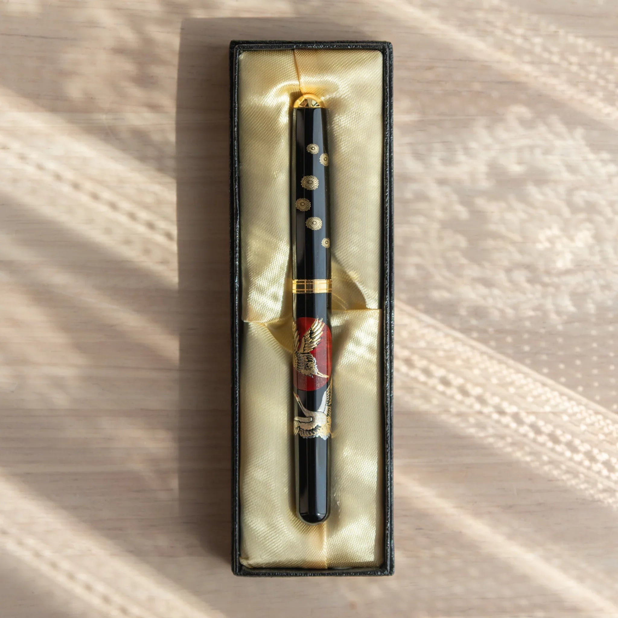 Traditional Japanese Yamanaka fountain pen features crane and sunrise landscape artwork design for writing
