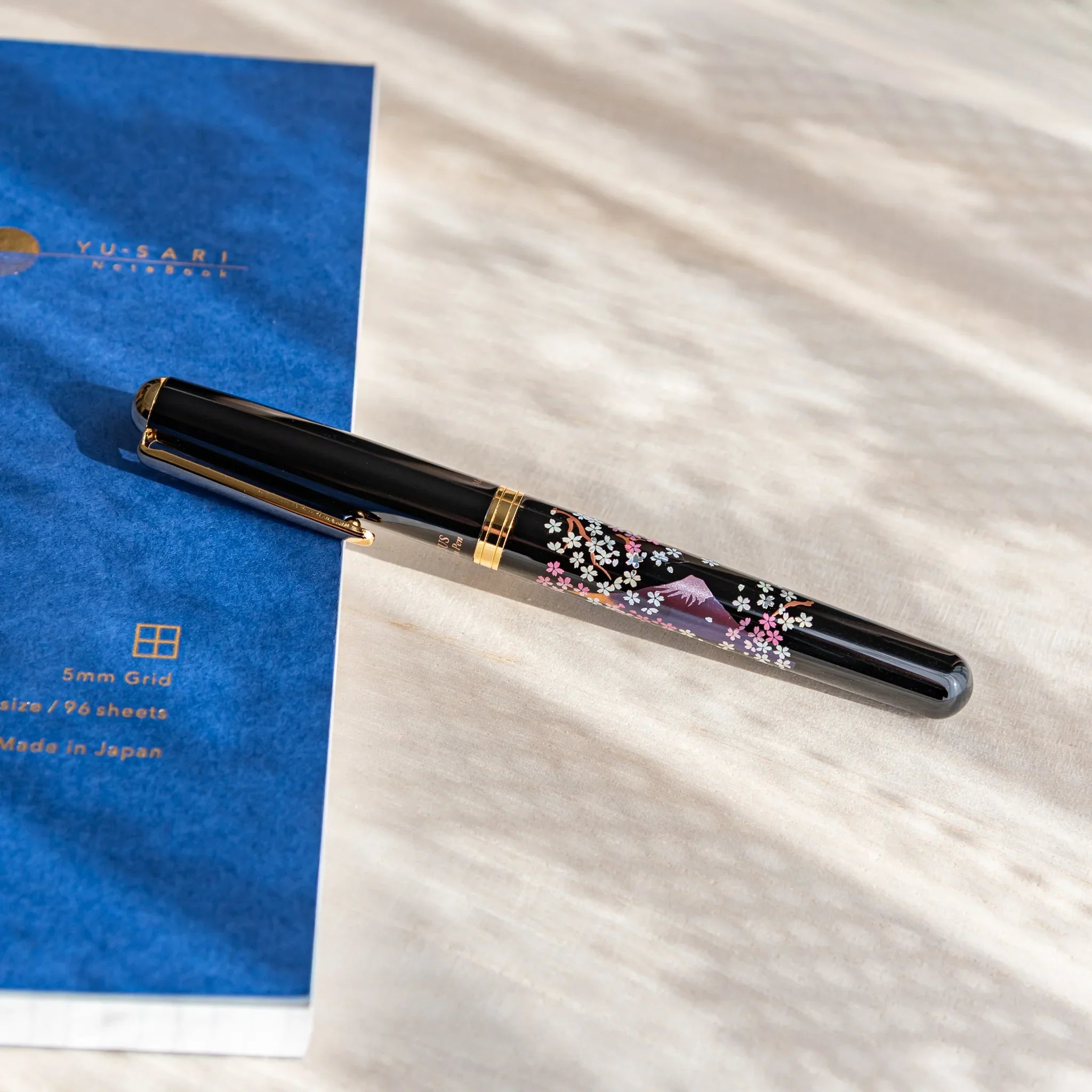 Twilight Fuji and sakura Yamanaka fountain pen with lacquer shown composition shown in composition product composition view