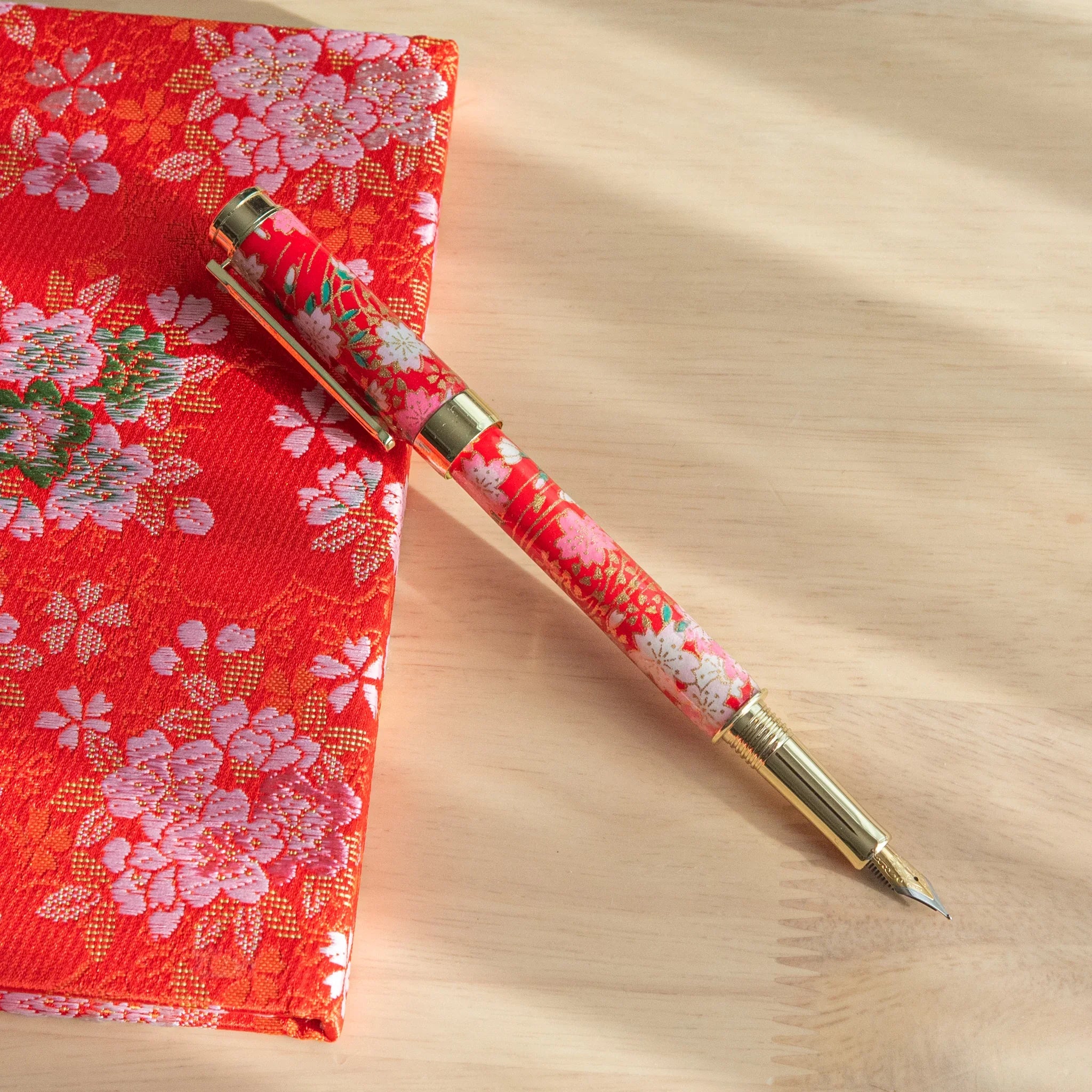 Weeping Sakura Mino Washi fountain pen displaying weeping cherry tree design in white and pink palette with nib