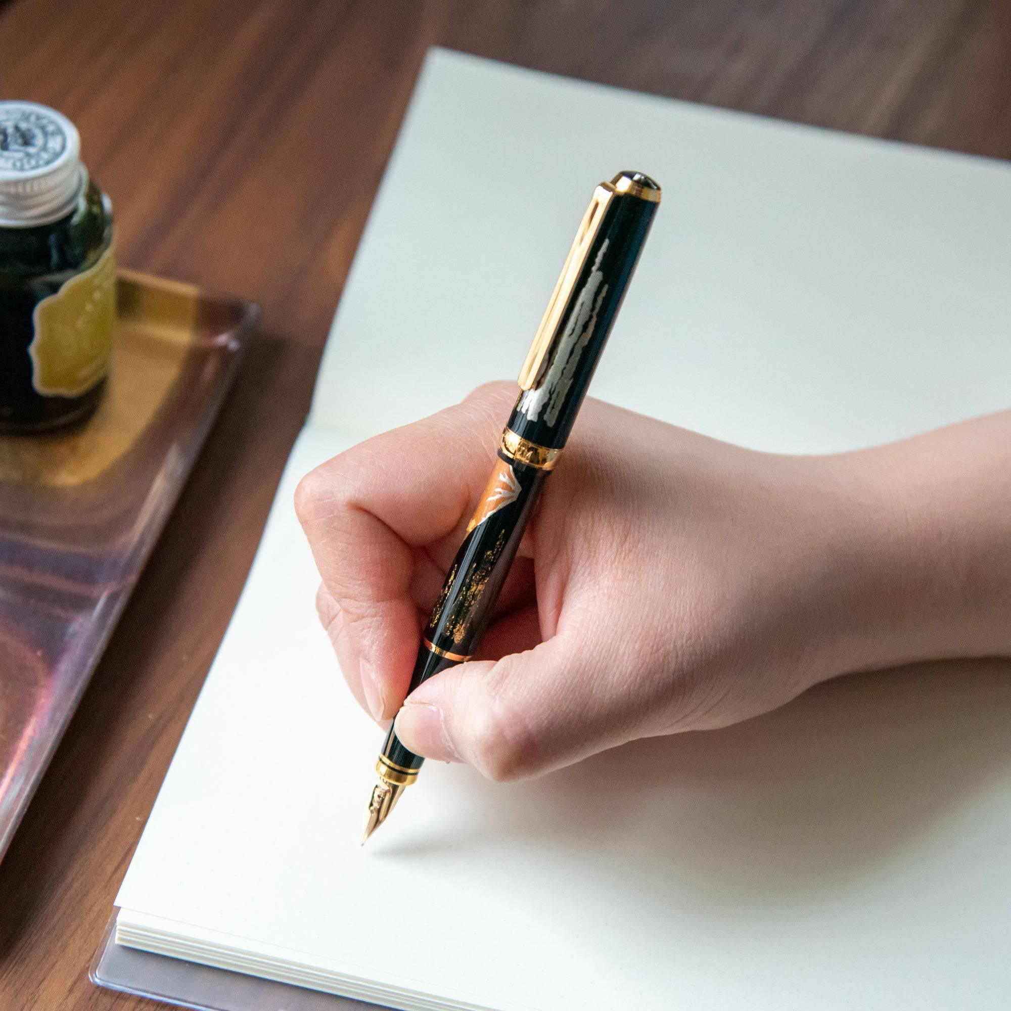 Mt Fuji Makie fountain pen showing detailed gold Makie pattern on barrel, snow-capped mountain design