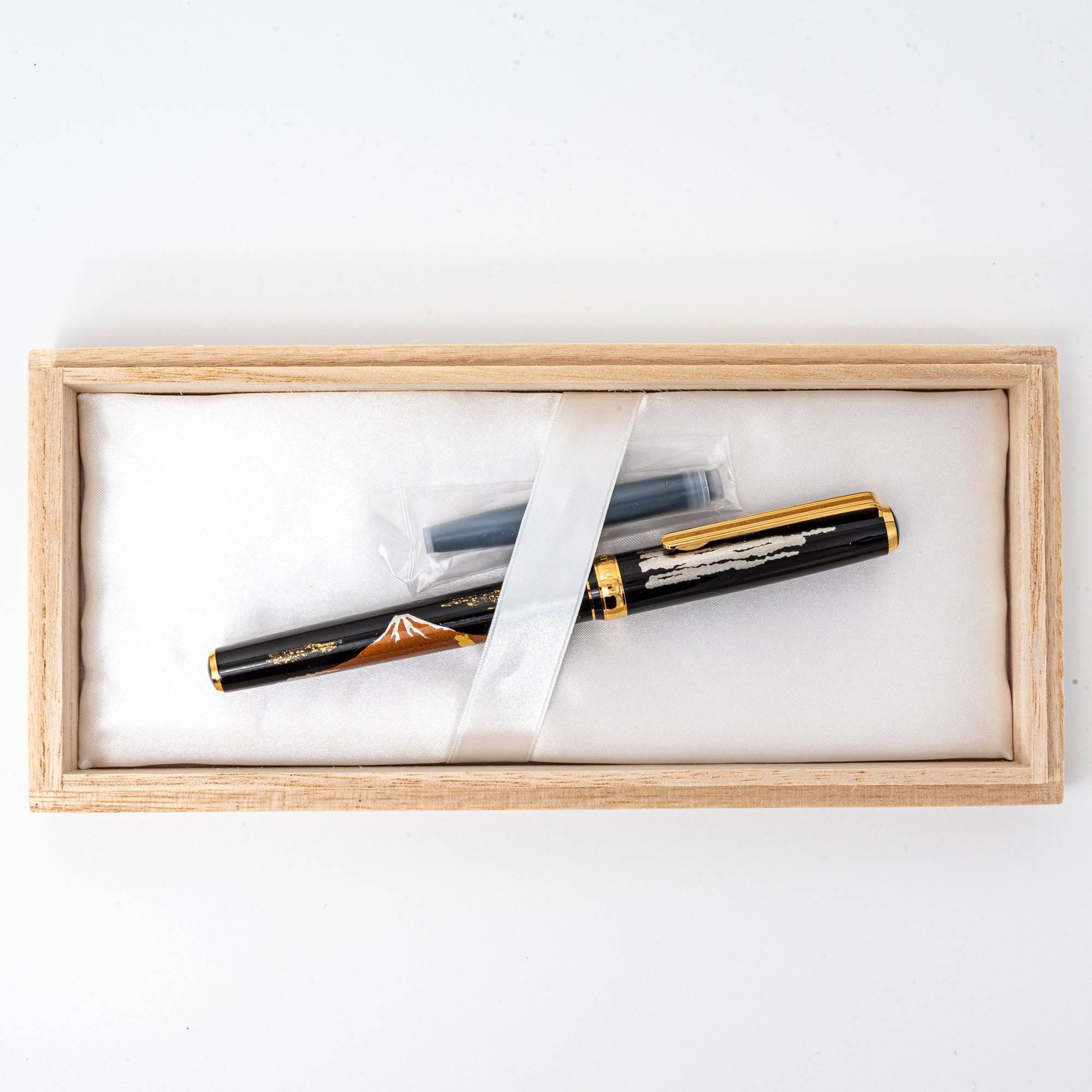 Mt Fuji Makie fountain pen in wooden display box with brown leather band, Japanese craftsmanship detail